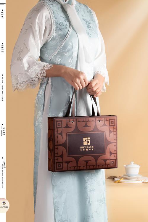 你好，我是新手时期的我——站在『站酷』大门前，问向此刻坐在工坊桌子前的你一份电子版的剪纸